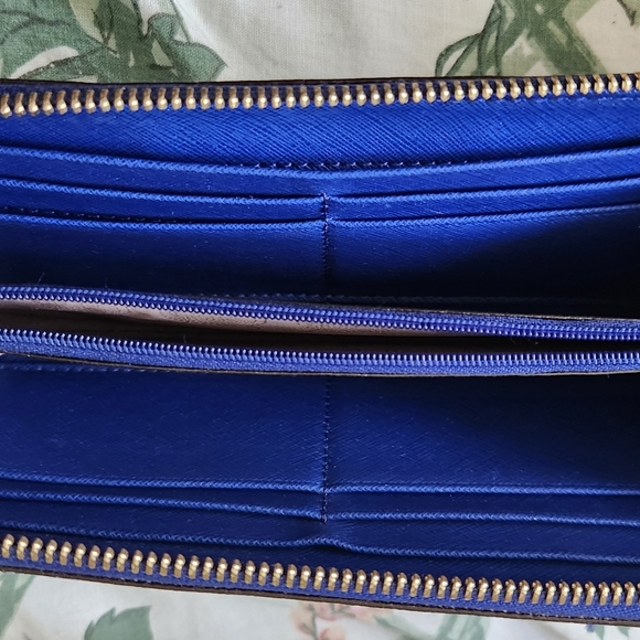 Michael Kors full zip Genuine Leather  wallet - Picture 3 of 4